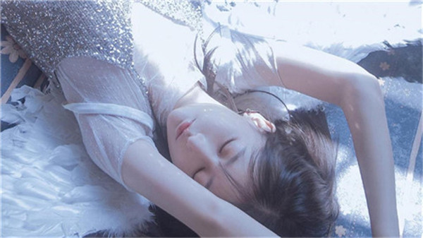 不登录不付费永久在线看的榴莲视频.app下载网站安卓版：免费的影视供应