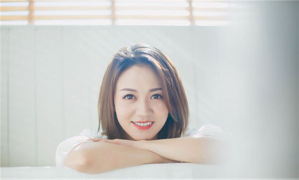 国富产二代软件：精品美女视频无限看