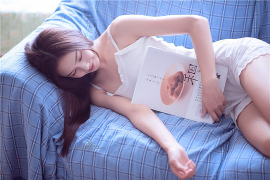 花季传媒一日三次最新视频软件：美女视频资源多到看不完