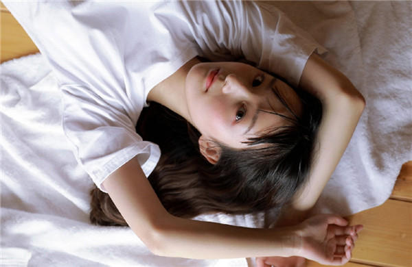 秋葵男的加油站女人的美容院污：一个男女必备的看片神器