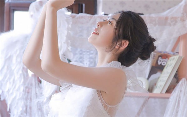 草莓榴莲向日葵丝瓜18岁污：成年人深夜轻松看大片网站