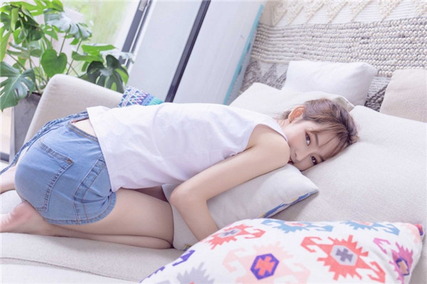 草莓丝瓜视频深夜释放自己app：一款深夜美女视频无限看