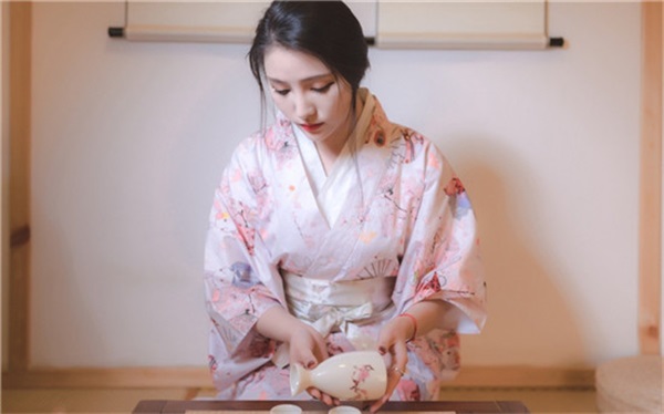 草莓丝瓜榴莲污无限看IOS：资源库中汇聚了无数珍贵的影视作品