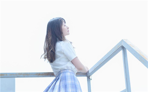 丝瓜草莓向日葵芭乐榴莲香蕉app：一款每天都会更新很多视频的播放软件