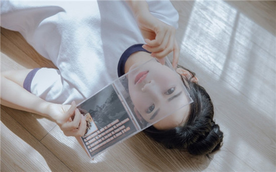 啦啦啦中文日本免费高清百度：一款男同胞在深夜看片的视频播放器软件