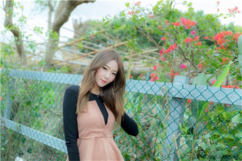 秋葵APP下载秋葵官方精简版：惊喜影视本地互动惊喜等你在线把握