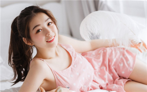 污草莓樱桃丝瓜绿巨人秋葵精简版：视频的更新速度非常快的播放软件