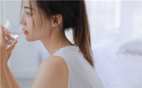 草莓社区直播app：一款可以看女主播劲歌热舞的直播app