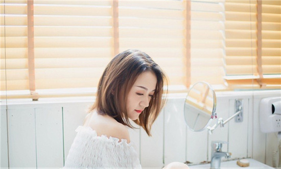 女生喊疼男生越往里寨APP娱乐：深夜的天堂支持各位无限次更换直播间