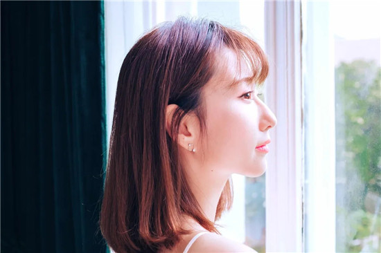 幸福宝草莓鸭脖芭乐向日葵：界面非常的简约的播放APP