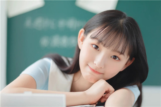 丝瓜榴莲向日葵草莓黄瓜香蕉app：支持下载缓存超高清片源的播放器
