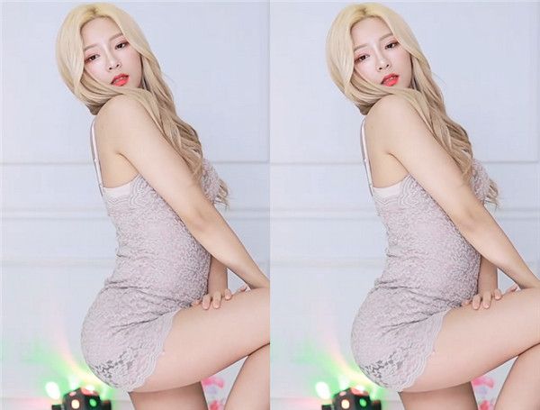 蜜柚直播app软件：女神性感的双峰还在晃荡