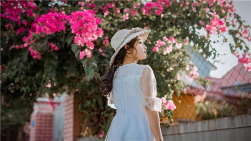 俄国一姐rapper潮水汇聚海量资源，网友：全部免费提供！