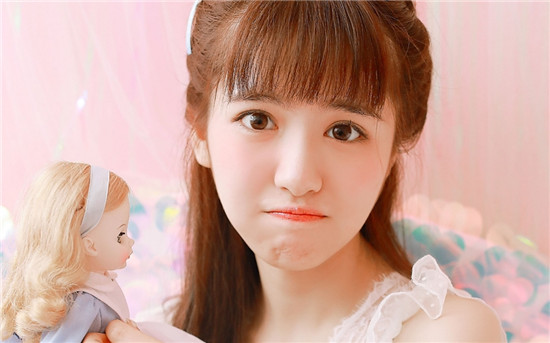 秋葵 草莓 丝瓜 黄瓜 榴莲绿巨人免费版：支持边看边交流的视频播放软件