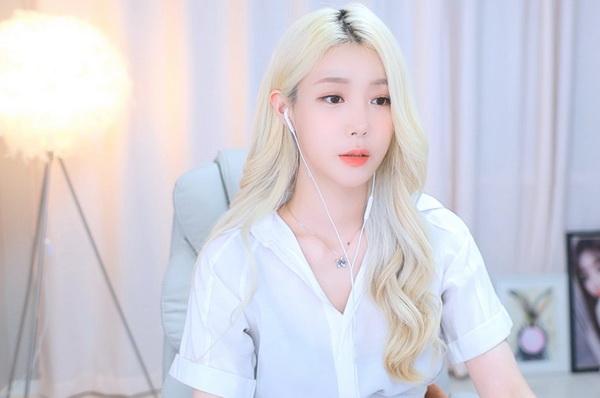 虎牙主播称大伊香蕉精品视频在线天堂资源多，水友吐槽：早知道了！