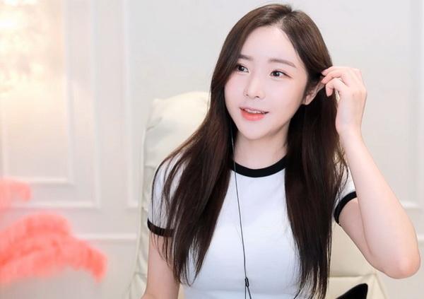 忘忧草社区在线www手机开启直播功能，吸引非常多得用户