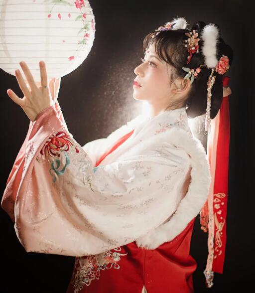 哒哒哒www视频在线观看免费直播：所有直播间随意进出