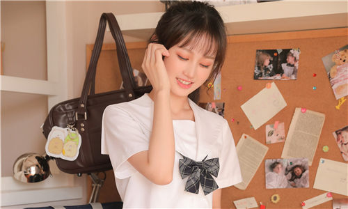 丝瓜草莓榴莲最新版:一款专为宅男设计的美女视频软件