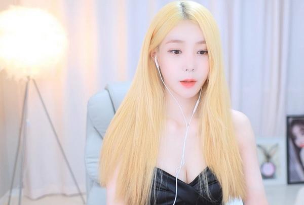 依恋视频在线观看免费高清看哭网友，网红野花评价：描述过于夸张！