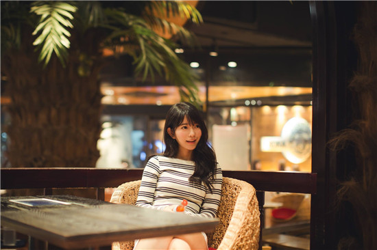 中文在线а√天堂网高清在线提供观影字幕，网友:理解剧情一步到位！