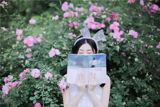 卍向日葵色斑卐站点提供线上直播节目，老司机们看直播都在用！