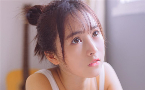 凌晨三点一个人观看的视频免费版：一款无广告不收费的深夜视频播放软件