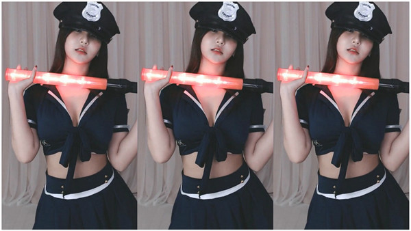 兔子视频葵花宝典破解版：超级匀称的曼妙身材美少女