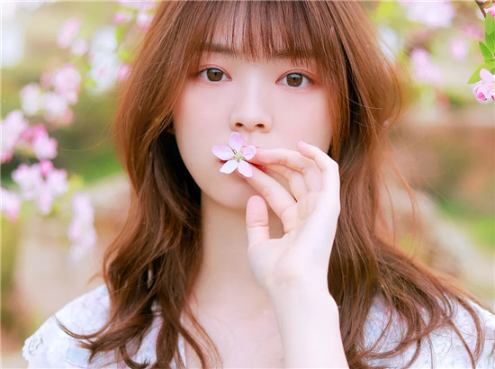 丝瓜黄瓜茄子秋葵草莓APP最新版：一个人就可以观看各种精彩的播放APP