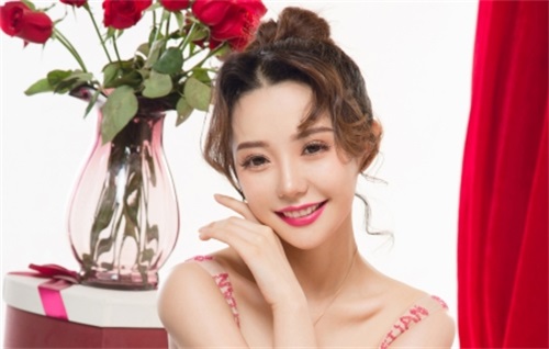 草莓视频ios在线无限看官方免费：新鲜热门影视资源为用户享受大片热情