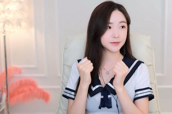 亚洲卡1卡2卡三卡网站2022入口被爆出，网红安安出来承担责任