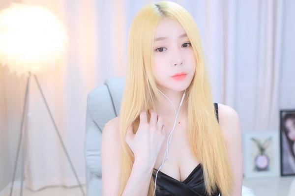 精品一卡2卡三卡4卡贰佰信息网据传将不再限制账号访问，网友：谢谢您！