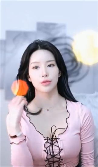 丝瓜视频成人二维码下载-可以到这里找乐子的特色直播