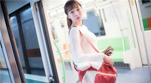 秋葵app下载汅api免费秋葵在线精简版：丰富优质影片免费观看的强大播放器