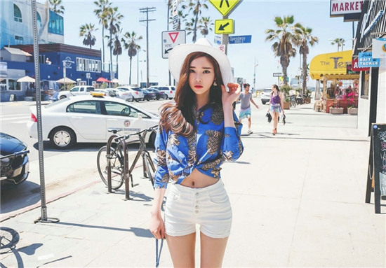 hlw084.iife 葫芦娃：简约风格带给你更舒服的视觉体验