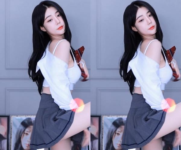 虎牙主播说绿巨人www在线观看免费观看出入无限制，晚上节目精彩！