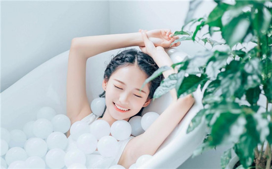 丝瓜秋葵草莓香蕉榴莲绿大全最新版：一款收录影片类型丰富的播放软件！