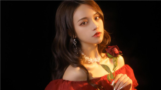 免费丝瓜秋葵草莓绿巨人香蕉：丝瓜草莓秋葵茄子绿巨人精简版下载