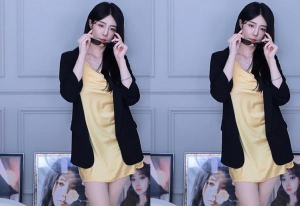 亚洲第一无码一区最新改版已经完成！网红小伊伊：限时免费进出三天！