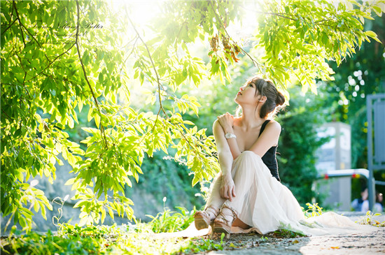 草莓樱桃丝瓜绿巨人秋葵安卓污版：页面设计精美的播放APP