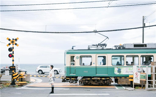 污草莓樱桃丝瓜绿巨人秋葵榴莲精品版:一款支持用户们无限点播的视频软件