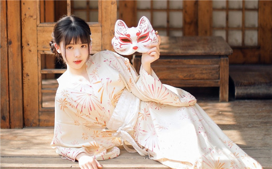 国色天香精品一卡2卡3卡四卡：操作简单资源随便看