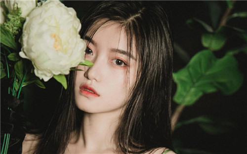 久久久国产精华液2023特点手机版：提供了当下很多热门视频的播放软件