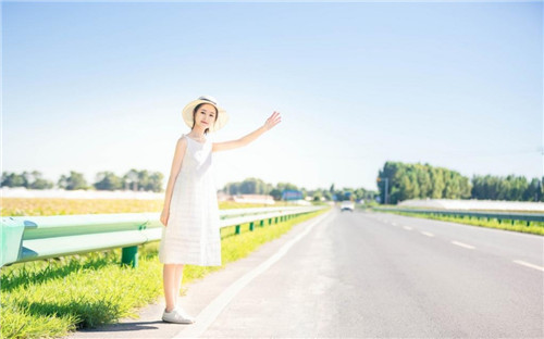 丝瓜秋葵草莓香蕉榴莲污最新版：轻松满足用户们观看需求的播放软件