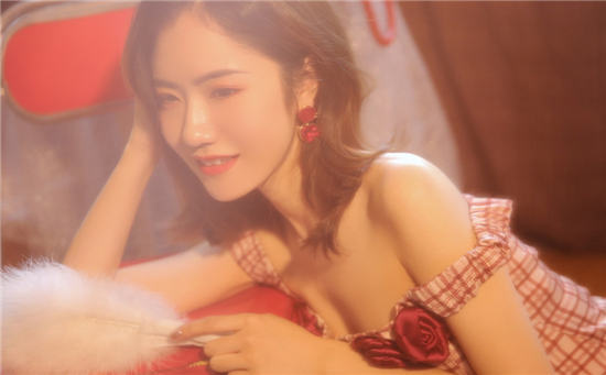 旧版草莓无线观看网站国语版：宅男必备看片神器