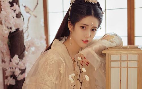 茄子视频app最新版:最新看美女小姐姐们在线表演的污污视频app	