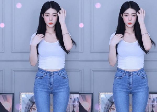 六间房直播间在线观看联合夜月视频开启活动，当晚礼物满天飞