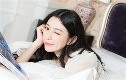 秋葵视频解码无限次精简版： 趣味视频24小时点播惊喜等你把握