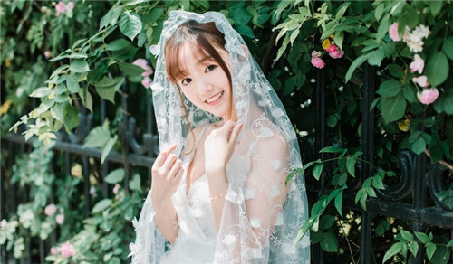 20岁女rapperdisssubs汉语每天都会更新，网友：最新最火一应俱全！