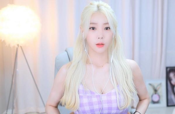 据传绿巨人WWW免费视频加入了高清直播板块？网友：美女主播颜值很高！