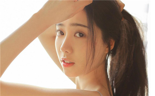 麻豆视传媒app官方网站入口：海量肤美貌白的小姐姐